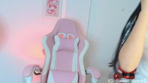 sweet_dania_ online show from February 4, 2026, 5:02 am