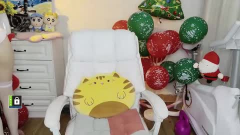 Snapshot of sweet_jam_ chatting on January 27, 2025, 6:41 pm My name is LAN LAN and the cats name is keiko online show from January 27, 2025, 6:41 pm