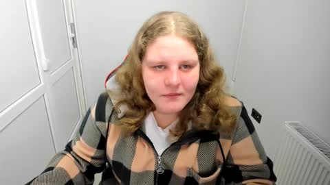 Snapshot of sweet_karla_la chatting on April 30, 2026, 6:42 am Karla online show from April 30, 2026, 6:42 am