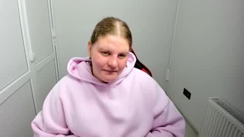 Snapshot of sweet_karla_la chatting on May 10, 2026, 7:24 am Karla online show from May 10, 2026, 7:24 am