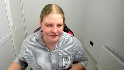 Snapshot of sweet_karla_la chatting on May 17, 2026, 7:28 am Karla online show from May 17, 2026, 7:28 am