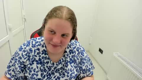 Snapshot of sweet_karla_la chatting on June 17, 2026, 12:07 pm Karla online show from June 17, 2026, 12:07 pm
