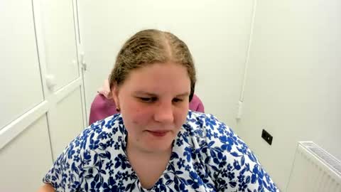 Snapshot of sweet_karla_la chatting on June 18, 2026, 12:31 pm Karla online show from June 18, 2026, 12:31 pm