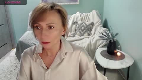 Helen online show from September 19, 2025, 5:42 am