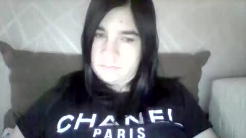sweet_love2223 online show from June 3, 2026, 6:38 am