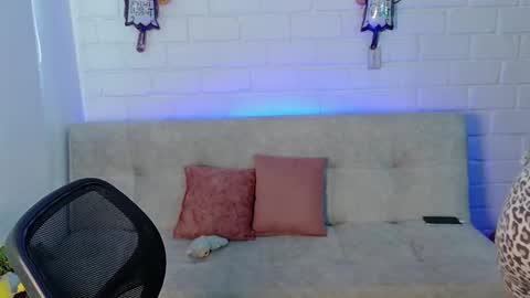 Sweet  Mia online show from October 31, 2025, 7:26 pm