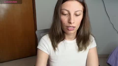 Snapshot of sweet_moon_v_ chatting on May 12, 2026, 12:08 am sweet_moon_v_ online show from May 12, 2026, 12:08 am