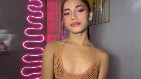 sweet_nikki03 online show from May 3, 2026, 10:10 am