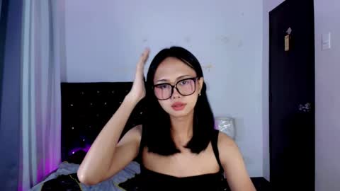 lovesavii online show from May 4, 2026, 10:44 am