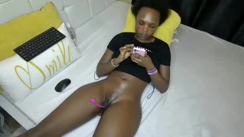 Snapshot of sweet_spoon chatting on December 8, 2024, 8:04 pm Nina online show from December 8, 2024, 8:04 pm