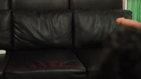 Salom independent model online show from October 10, 2025, 9:03 pm