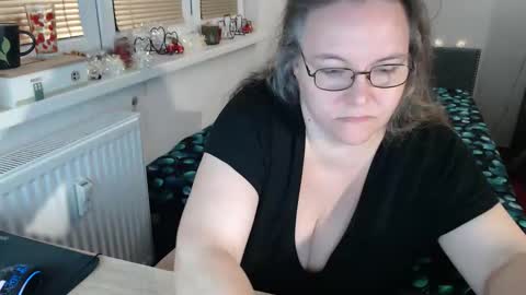 Sweetboobs85h online show from November 21, 2025, 8:40 pm