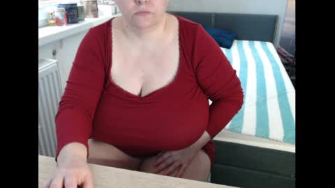 Snapshot of sweetboobs85h chatting on March 26, 2026, 9:15 am Sweetboobs85h online show from March 26, 2026, 9:15 am