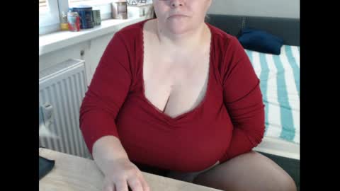 Snapshot of sweetboobs85h chatting on April 1, 2026, 1:41 pm Sweetboobs85h online show from April 1, 2026, 1:41 pm