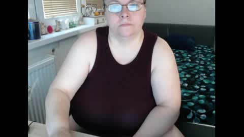 Snapshot of sweetboobs85h chatting on April 4, 2026, 8:45 am Sweetboobs85h online show from April 4, 2026, 8:45 am