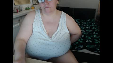 Snapshot of sweetboobs85h chatting on April 6, 2026, 7:26 pm Sweetboobs85h online show from April 6, 2026, 7:26 pm