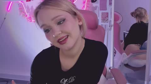 Snapshot of sweetcutie19 chatting on October 22, 2025, 7:57 pm Lane online show from October 22, 2025, 7:57 pm