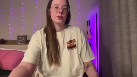 Snapshot of sweetdee222x chatting on December 5, 2024, 4:09 am Delilah Samson online show from December 5, 2024, 4:09 am