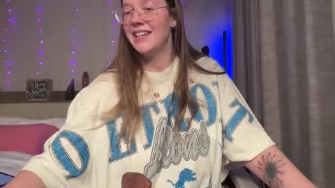 Snapshot of sweetdee222x chatting on December 6, 2024, 7:54 am Delilah Samson online show from December 6, 2024, 7:54 am