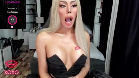 Snapshot of sweetestcandice08 chatting on October 10, 2025, 7:57 pm CANDACE online show from October 10, 2025, 7:57 pm