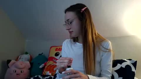 sweetgirlls online show from March 4, 2026, 7:53 pm