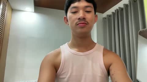 Snapshot of sweetguy102103 chatting on November 3, 2025, 12:02 am khrayan online show from November 3, 2025, 12:02 am