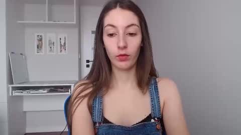 Emma  online show from November 13, 2025, 9:19 am