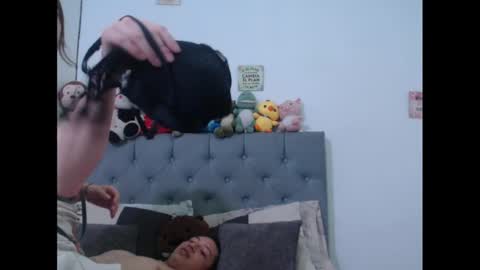 Snapshot of sweethoney22_ chatting on February 3, 2025, 11:31 am Sabrina y Eliot online show from February 3, 2025, 11:31 am