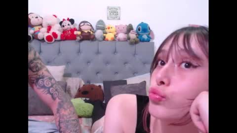 Snapshot of sweethoney22_ chatting on February 13, 2025, 10:00 pm Sabrina y Eliot online show from February 13, 2025, 10:00 pm