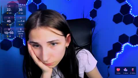 Chloe online show from May 11, 2026, 4:04 pm