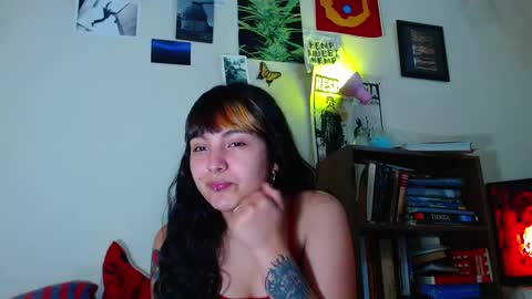 Snapshot of sweetie_maryy chatting on February 14, 2025, 5:25 pm Maria  my insta sweetie maryy   online show from February 14, 2025, 5:25 pm