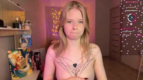 sweetie Lisa3 online show from December 14, 2025, 9:52 pm