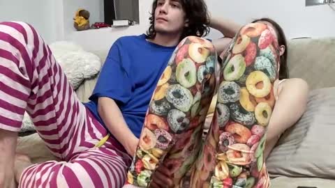 Snapshot of sweetieskitties chatting on December 6, 2024, 5:55 pm SweetiesKitties online show from December 6, 2024, 5:55 pm