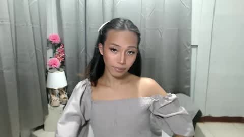 Snapshot of sweetiie_caren chatting on January 11, 2025, 5:20 am CAREN online show from January 11, 2025, 5:20 am