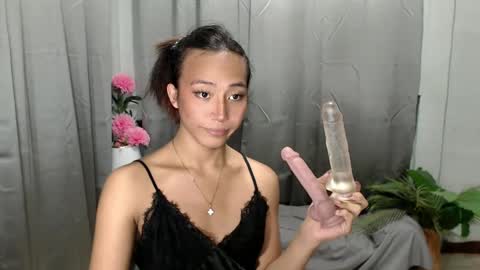 Snapshot of sweetiie_caren chatting on March 7, 2025, 8:34 am CAREN online show from March 7, 2025, 8:34 am