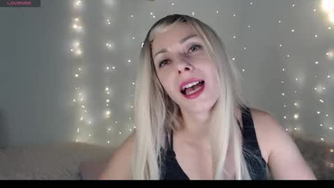 Snapshot of sweetledyselin chatting on December 16, 2024, 3:43 pm SweetLedySelin online show from December 16, 2024, 3:43 pm