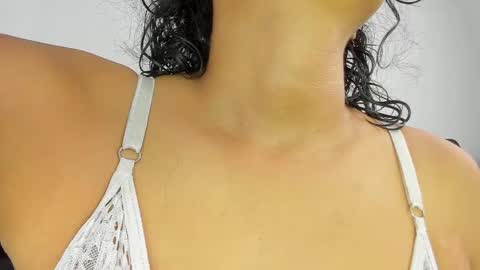 Azulandvioleta online show from April 23, 2026, 2:19 pm