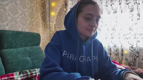 sweetliaison online show from December 23, 2025, 7:39 am