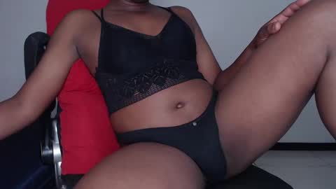 mayra online show from November 18, 2025, 10:14 pm