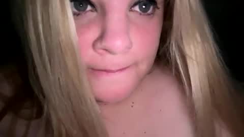 Lisa  online show from November 8, 2025, 1:11 pm