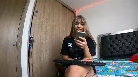 sweetmagic6 online show from November 30, 2025, 3:27 pm