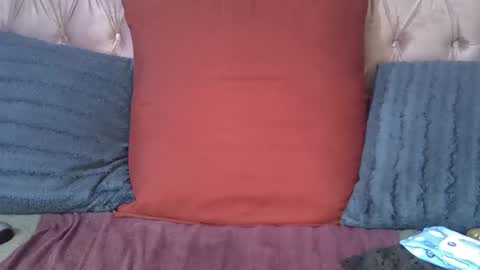 sweetmellowx1 online show from February 17, 2025, 2:37 pm