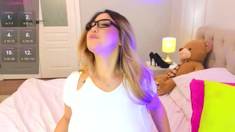 Daniella online show from October 17, 2025, 7:00 am