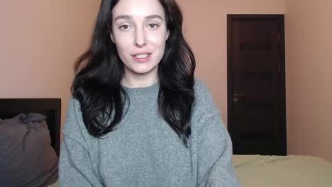Mia online show from May 3, 2026, 12:44 pm