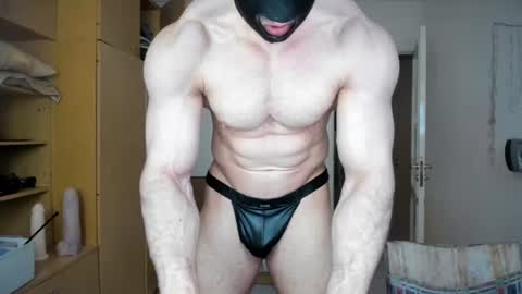 Snapshot of sweetmuscles_boy chatting on July 17, 2026, 7:04 am Lorenzo online show from July 17, 2026, 7:04 am