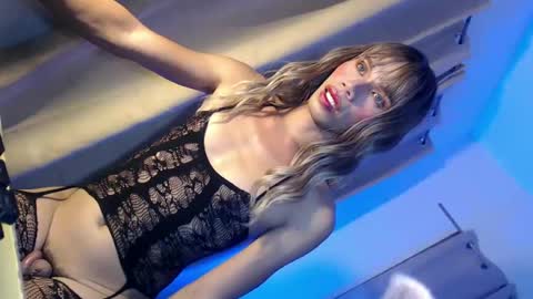 sweetnaughty_mia online show from July 7, 2026, 10:19 am