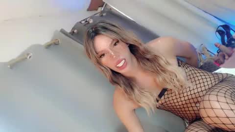 sweetnaughty_mia online show from July 18, 2026, 3:54 am