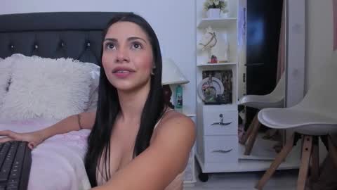 sweetnicky1 online show from February 1, 2026, 11:03 pm