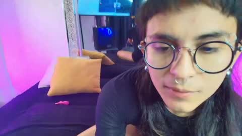 Snapshot of sweetobsidian_boy chatting on April 2, 2026, 1:42 pm obsidian online show from April 2, 2026, 1:42 pm