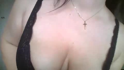 sweetpeach2025 online show from November 26, 2025, 1:45 pm